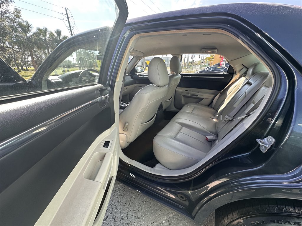 2007 Chrysler 300 Limited photo 7
