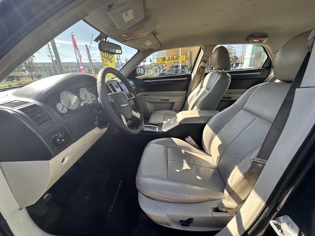 2007 Chrysler 300 Limited photo 9